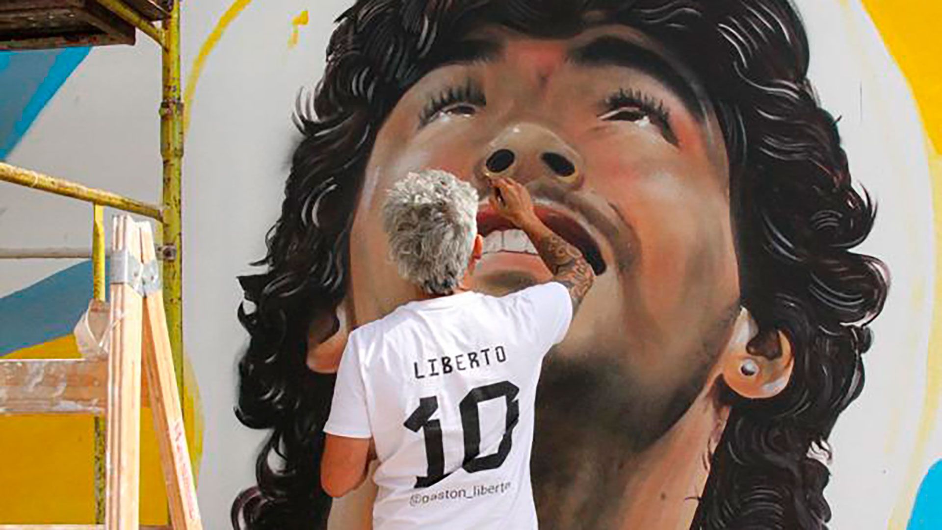 La Historia Detrás Del Conmovedor Mural De Maradona En El Parque De La