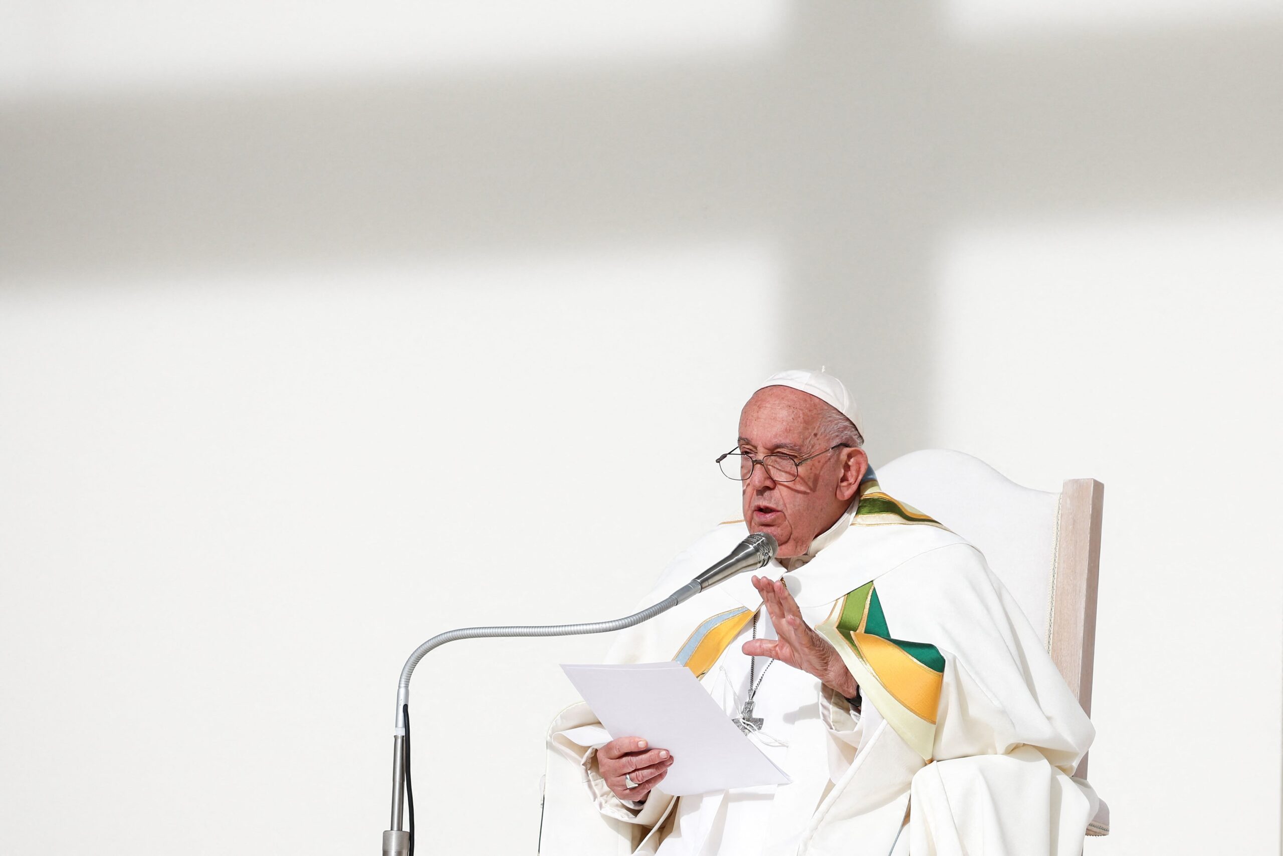 tension-en-medio-oriente-el-papa-francisco-pidio-un-alto-el-fuego-inmediato-en-libano-y-gaza-scaled