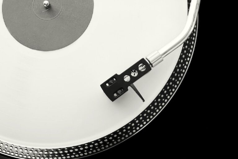 3 formas efectivas de limpiar y cuidar los vinilos 3 formas efectivas de limpiar y cuidar los vinilos