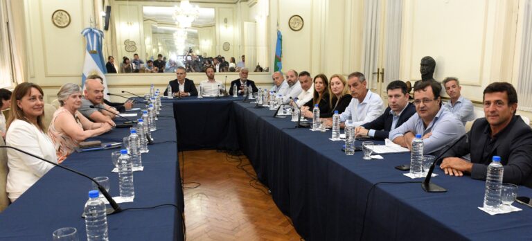 Axel Kicillof envió los pliegos para nombrar 210 funcionarios judiciales al Senado Axel Kicillof envió los pliegos para nombrar 210 funcionarios judiciales al Senado