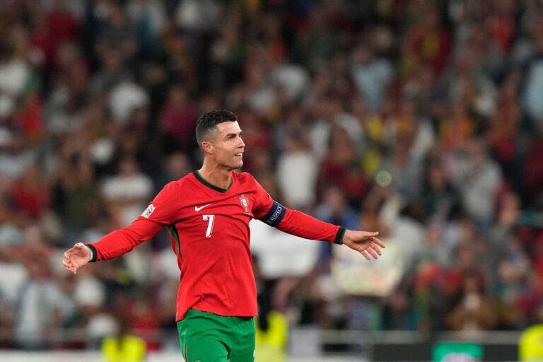 Cristiano Ronaldo hizo un golazo de chilena que le valió otro récord y lo acercó aún más a los 1000 goles