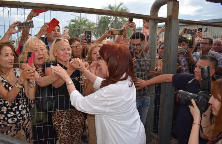 Cristina Kirchner afirmó que “la condena y la proscripción son un vuelto” Cristina Kirchner afirmó que “la condena y la proscripción son un vuelto”