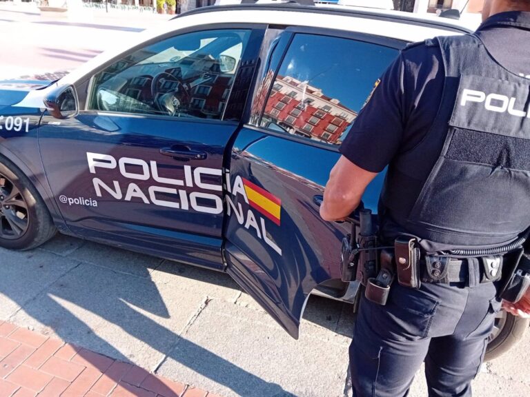 Detienen a un hombre en Algeciras por agredir a su pareja e intentar huir con su bebé de siete meses Detienen a un hombre en Algeciras por agredir a su pareja e intentar huir con su bebé de siete meses