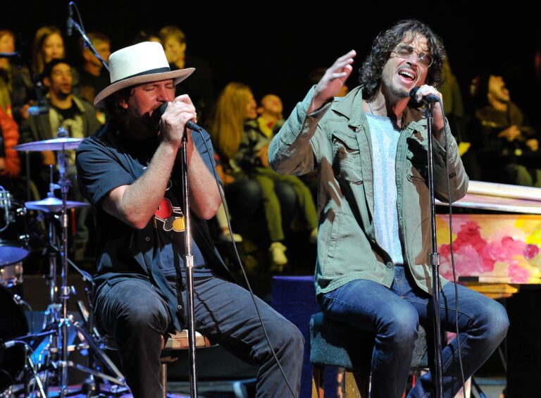 Eddie Vedder y Chris Cornell: una chispa en el estudio, la consolidación de un sonido disruptivo y el terror ante una muerte inesperada Eddie Vedder y Chris Cornell: una chispa en el estudio, la consolidación de un sonido disruptivo y el terror ante una muerte inesperada