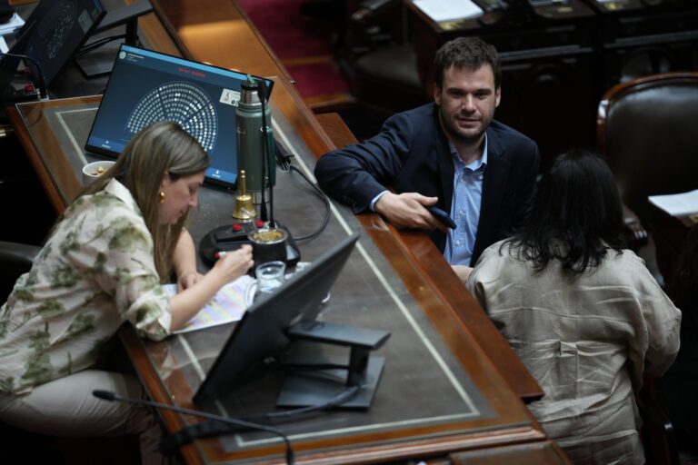 El Gobierno dice que apoyará la “ficha limpia”, en medio de una “súper semana” parlamentaria El Gobierno dice que apoyará la “ficha limpia”, en medio de una “súper semana” parlamentaria