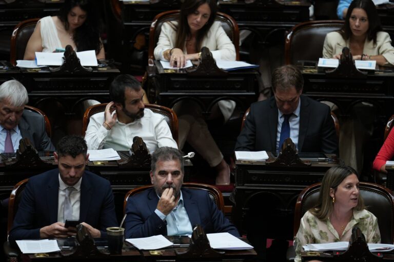 El Gobierno envió a Diputados la eliminación de las PASO y una reforma de la ley de los partidos políticos El Gobierno envió a Diputados la eliminación de las PASO y una reforma de la ley de los partidos políticos
