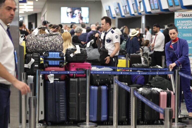 El Gobierno reglamentó la desregulación del servicio de rampa en aeropuertos y explicó cómo funcionará El Gobierno reglamentó la desregulación del servicio de rampa en aeropuertos y explicó cómo funcionará