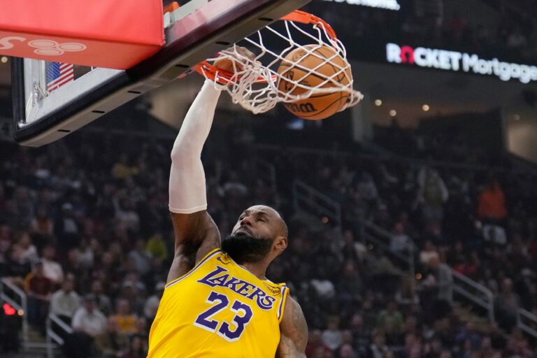 El millonario tratamiento de LeBron James para mantenerse en forma a sus 39 años El millonario tratamiento de LeBron James para mantenerse en forma a sus 39 años