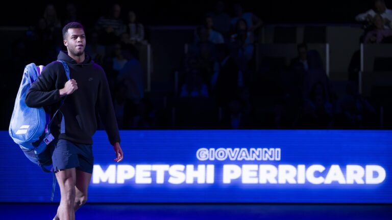 El saque da el título a Mpetshi Perricard