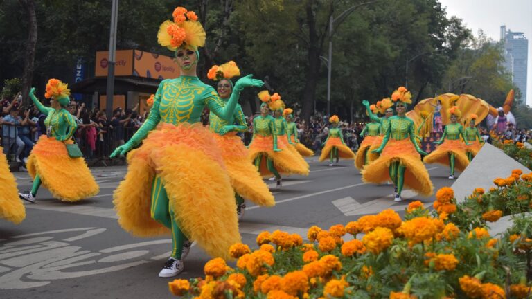 Entre ajolotes, catrinas y danzas prehispánicas: así fue el Desfile de Día de Muertos 2024 de CDMX en FOTOS