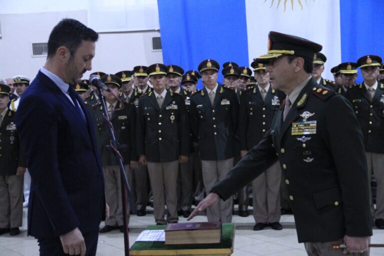 Escándalo militar: un general que se resistía a pasar a retiro denunció por amenazas ante la Justicia al subjefe del Ejército Escándalo militar: un general que se resistía a pasar a retiro denunció por amenazas ante la Justicia al subjefe del Ejército