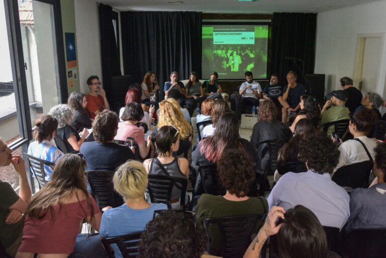 Festival de Mar del Plata: críticas a las antiguas prácticas del Instituto del Cine, mea culpa y un encuentro frustrado Festival de Mar del Plata: críticas a las antiguas prácticas del Instituto del Cine, mea culpa y un encuentro frustrado