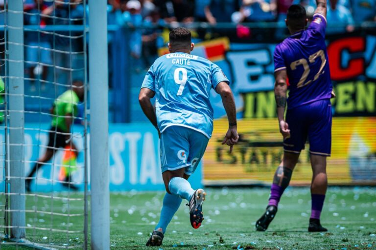 Gol y doblete de Martín Cauteruccio tras asistencia de Maxloren Castro en Sporting Cristal vs Comerciantes Unidos por Liga 1 2024