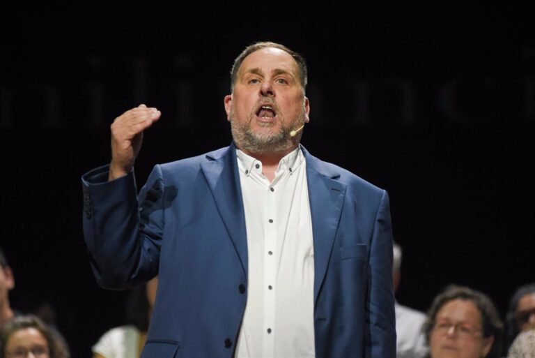 Junqueras gana con el 48% en el Congreso de ERC, pero se jugará con Godàs el liderazgo del partido al no superar el 50% de los votos Junqueras gana con el 48% en el Congreso de ERC, pero se jugará con Godàs el liderazgo del partido al no superar el 50% de los votos