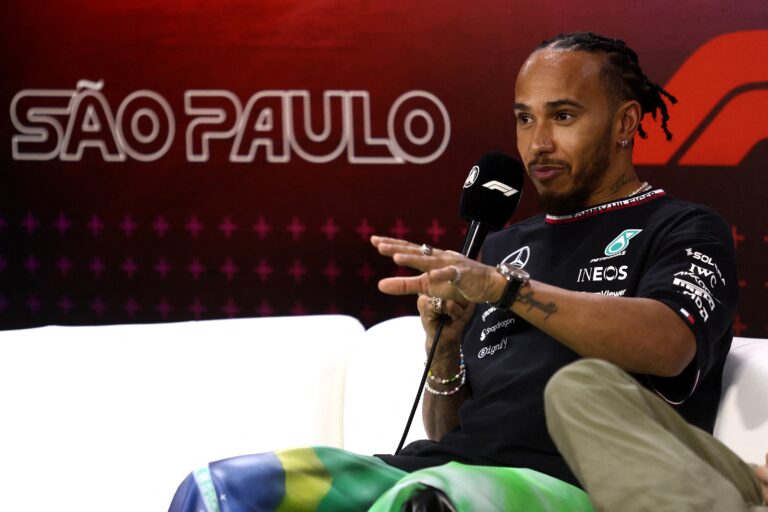 La decisión de Mercedes con Lewis Hamilton que golpea a Ferrari en la Fórmula 1