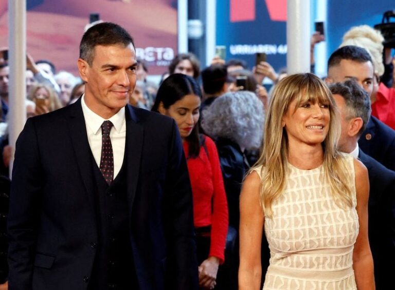 La familia de Pedro Sánchez: sus orígenes, su esposa consultora Begoña Gómez y su hermano músico David Azagra La familia de Pedro Sánchez: sus orígenes, su esposa consultora Begoña Gómez y su hermano músico David Azagra