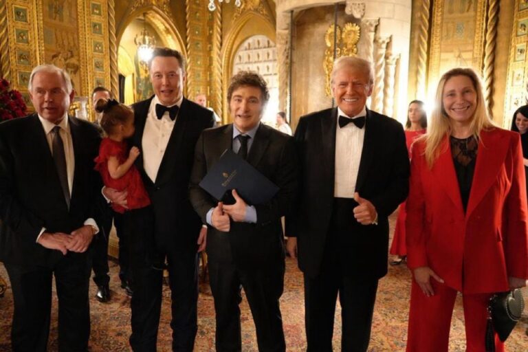 La foto del encuentro entre Donald Trump y Javier Milei en Mar-a-Lago La foto del encuentro entre Donald Trump y Javier Milei en Mar-a-Lago