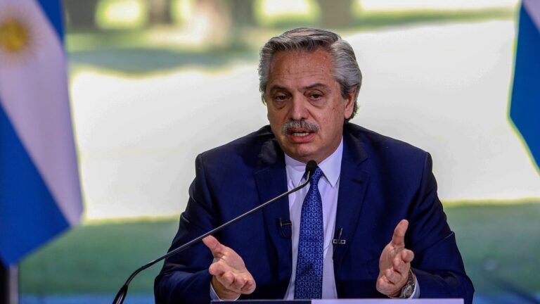 La Justicia citó a indagatoria a Alberto Fernández y a otras 38 personas en la causa de los seguros