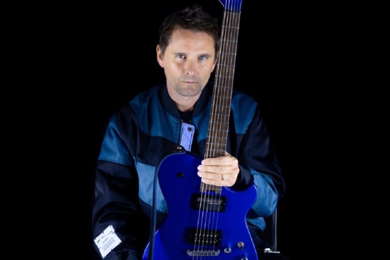Matt Bellamy de Muse confunde la bandera de Argentina con la de Uruguay Matt Bellamy de Muse confunde la bandera de Argentina con la de Uruguay