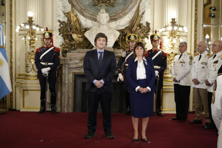 Milei hablará por cadena nacional en el aniversario de su gobierno y se reunirá con cinco economistas Milei hablará por cadena nacional en el aniversario de su gobierno y se reunirá con cinco economistas