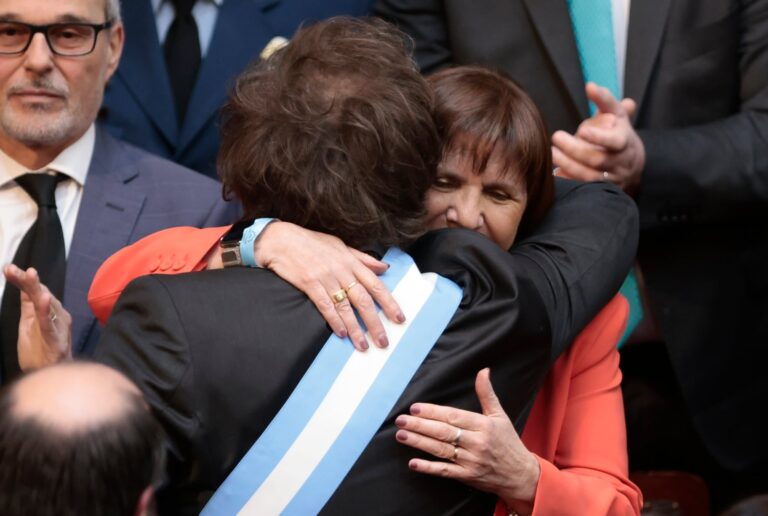 Patricia Bullrich cruzó a Cristina Kirchner tras su discurso en Santiago del Estero y explicó por qué no se habla con Mauricio Macri Patricia Bullrich cruzó a Cristina Kirchner tras su discurso en Santiago del Estero y explicó por qué no se habla con Mauricio Macri