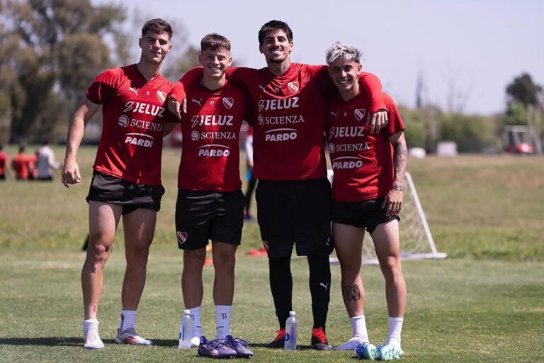 Tensión en Avellaneda: la barra de Independiente increpó al plantel tras el escándalo por la fiesta en el yate