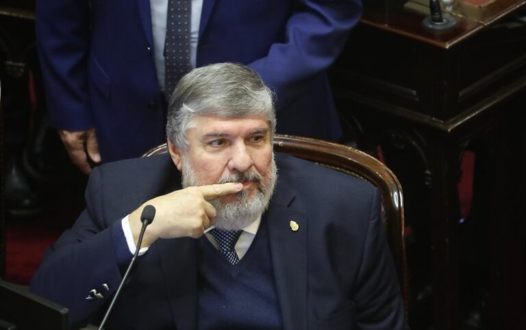 Victoria Villarruel cierra el recinto del Senado para evitar el rechazo del DNU de la deuda Victoria Villarruel cierra el recinto del Senado para evitar el rechazo del DNU de la deuda