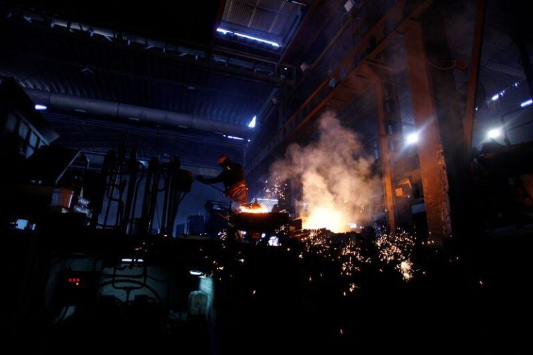 Cirugía de costos y reconversión: las estrategias de las pymes ante la apertura de importaciones Cirugía de costos y reconversión: las estrategias de las pymes ante la apertura de importaciones
