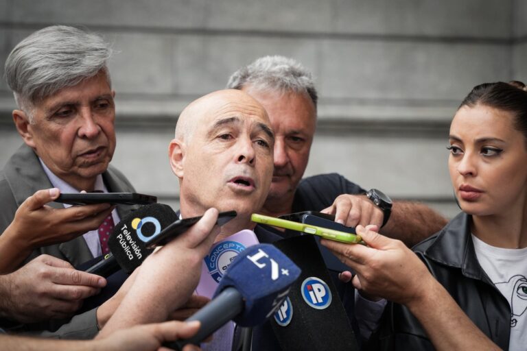 Contraataque oficialista: el Senado tratará también un pedido de suspensión del kirchnerista Oscar Parrilli Contraataque oficialista: el Senado tratará también un pedido de suspensión del kirchnerista Oscar Parrilli