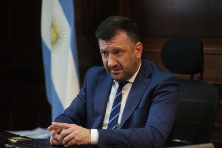 Edgardo Kueider habló por primera vez sobre los US$ 200.000 que le incautaron: “El dinero no era mío” Edgardo Kueider habló por primera vez sobre los US$ 200.000 que le incautaron: “El dinero no era mío”