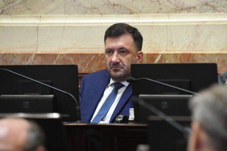 El caso Kueider. Sorpresa en la Casa Rosada por el tuit de Victoria Villarruel y cambios en el plan sobre los legisladores con causas El caso Kueider. Sorpresa en la Casa Rosada por el tuit de Victoria Villarruel y cambios en el plan sobre los legisladores con causas