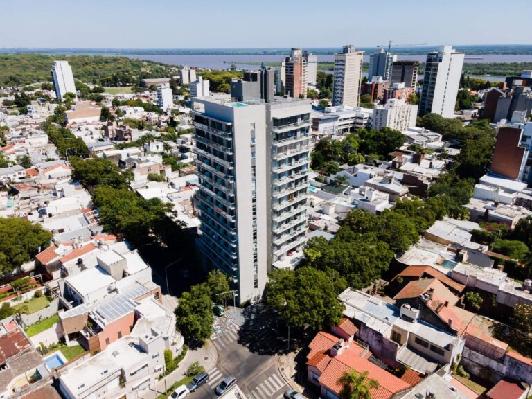 El edificio del Caso Kueider: un sitio identificado con la corrupción donde coexisten sindicalistas, legisladores, empresarios y jueces El edificio del Caso Kueider: un sitio identificado con la corrupción donde coexisten sindicalistas, legisladores, empresarios y jueces
