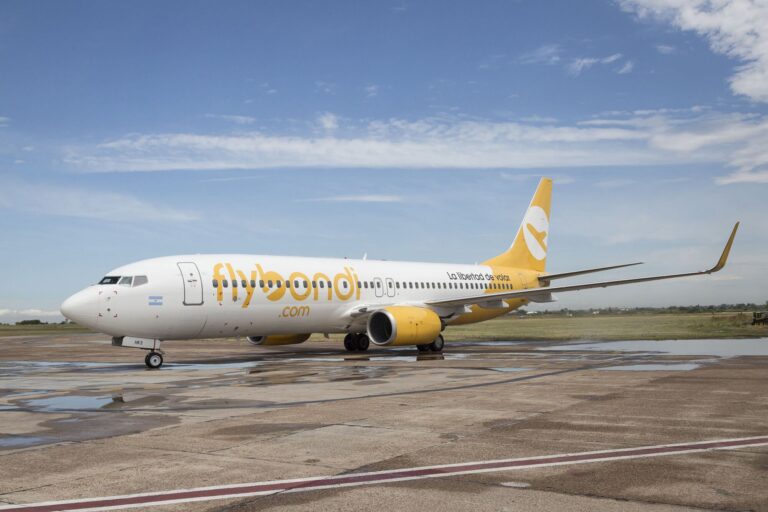 El Gobierno analiza quitarle rutas a Flybondi por las demoras y cancelaciones El Gobierno analiza quitarle rutas a Flybondi por las demoras y cancelaciones
