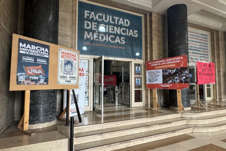 El Gobierno anunció que se podrá cobrar a los extranjeros la educación universitaria y la salud El Gobierno anunció que se podrá cobrar a los extranjeros la educación universitaria y la salud