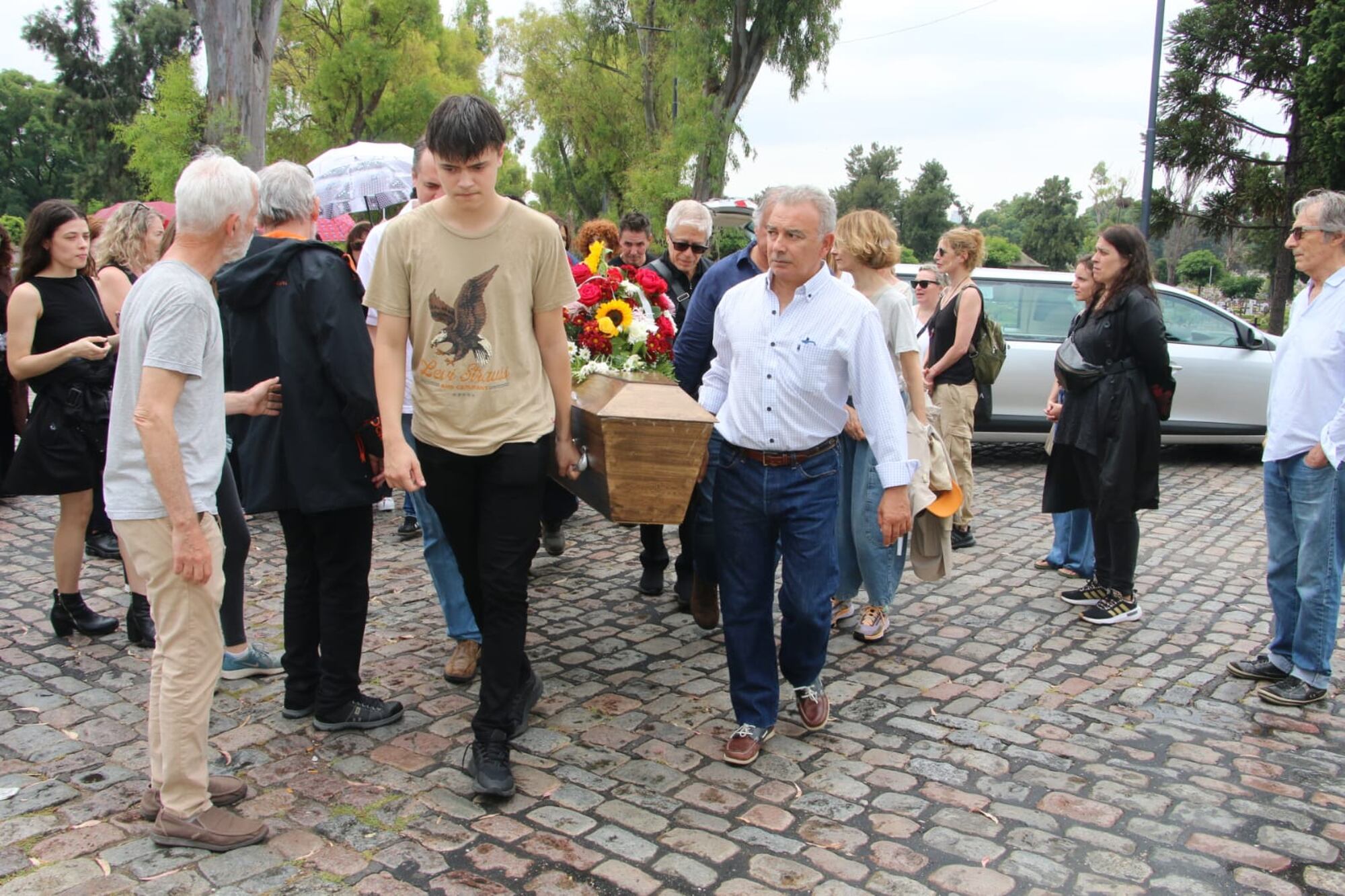 Emotiva despedida a María Socas: actores, amigos y familiares le brindaron su último adiós en el cementerio de la Chacarita