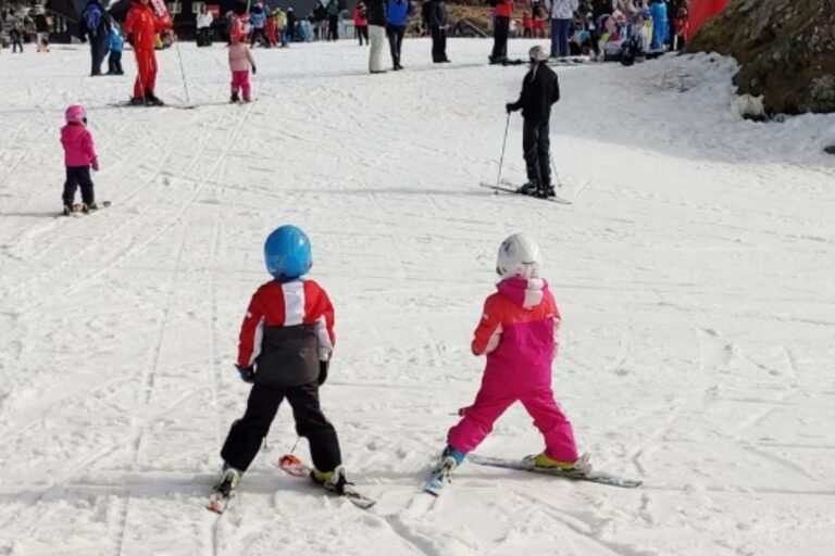 Estos son los centros de esquí en California que permiten la entrada gratis a niños durante el invierno