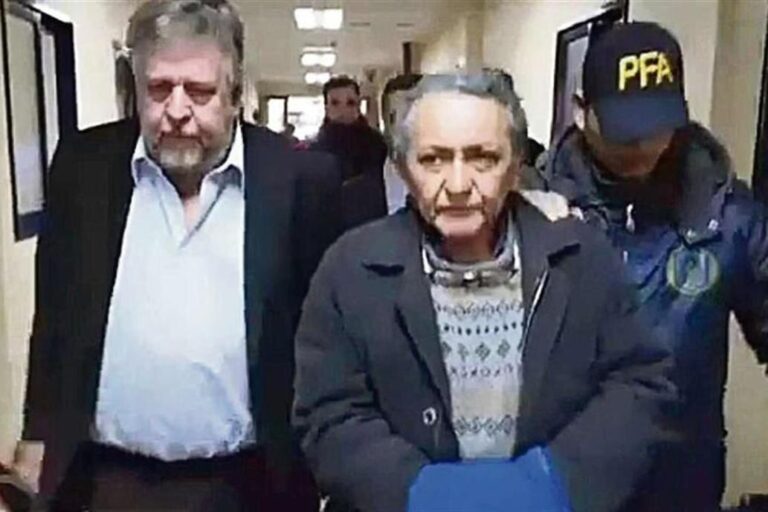 Fijan fecha para juzgar a Cristina Kirchner y 74 imputados por los cuadernos de las coimas Fijan fecha para juzgar a Cristina Kirchner y 74 imputados por los cuadernos de las coimas