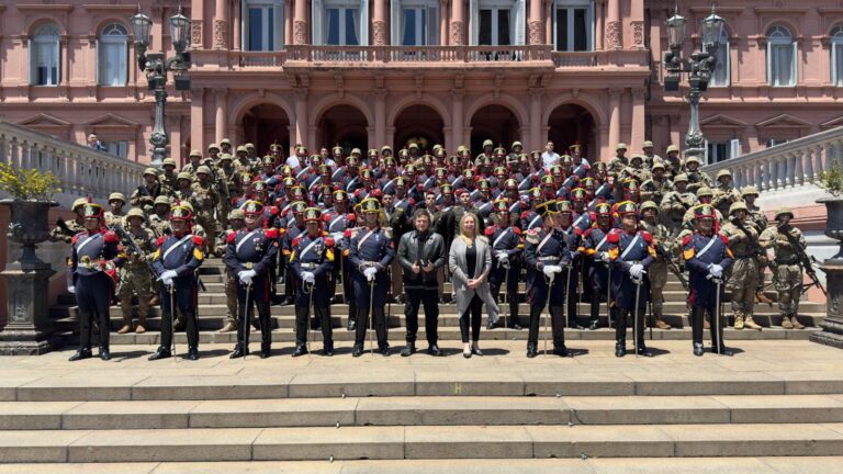 Javier Milei almorzó con los granaderos por el Bicentenario de la Batalla de Ayacucho Javier Milei almorzó con los granaderos por el Bicentenario de la Batalla de Ayacucho