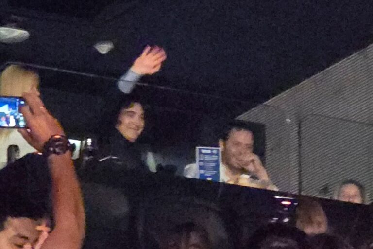 Javier Milei fue al concierto de Andrés Calamaro en el Movistar Arena, junto a “Yuyito” González y uno de sus asesores estrella Javier Milei fue al concierto de Andrés Calamaro en el Movistar Arena, junto a “Yuyito” González y uno de sus asesores estrella