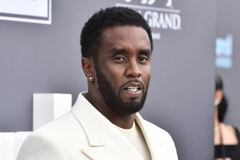 La respuesta de Jay-Z tras ser acusado de abusar sexual a una niña de 13 años junto a Sean “Diddy” Combs La respuesta de Jay-Z tras ser acusado de abusar sexual a una niña de 13 años junto a Sean “Diddy” Combs