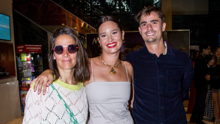 Manu Viale recibió el apoyo de su familia en la previa de su debut cinematográfico Manu Viale recibió el apoyo de su familia en la previa de su debut cinematográfico