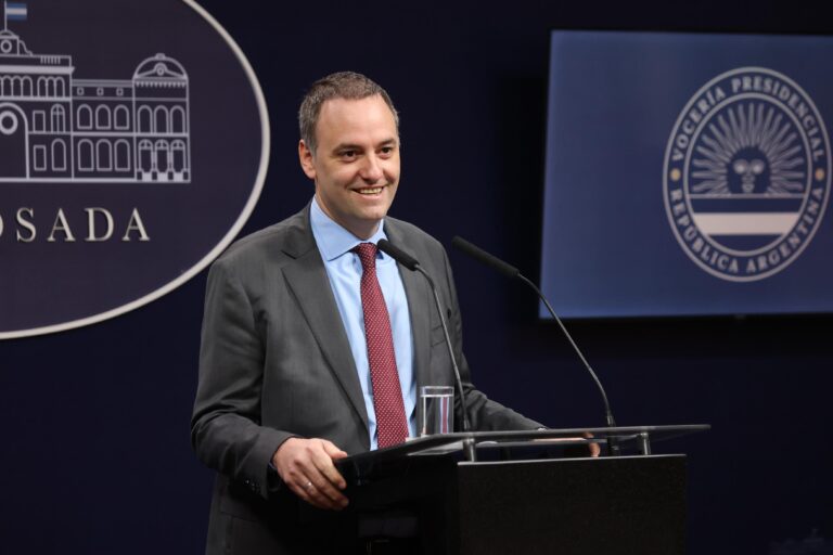 “No le tenemos miedo a nadie, mucho menos a un corrupto”: el Gobierno replicó la acusación de Parrilli sobre Kueider