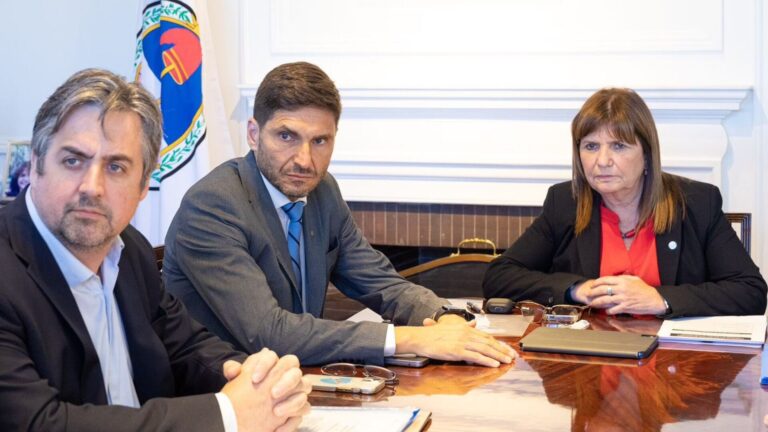 Patricia Bullrich se refirió a la amenaza narcoterrorista: “Puede estar ligada a bandas muy fuertes de la Provincia de Buenos Aires” Patricia Bullrich se refirió a la amenaza narcoterrorista: “Puede estar ligada a bandas muy fuertes de la Provincia de Buenos Aires”
