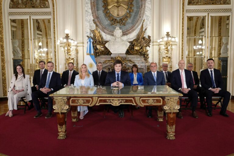 Sturzenegger le bajó el tono a la promesa de Milei de quitar 90% de los impuestos Sturzenegger le bajó el tono a la promesa de Milei de quitar 90% de los impuestos
