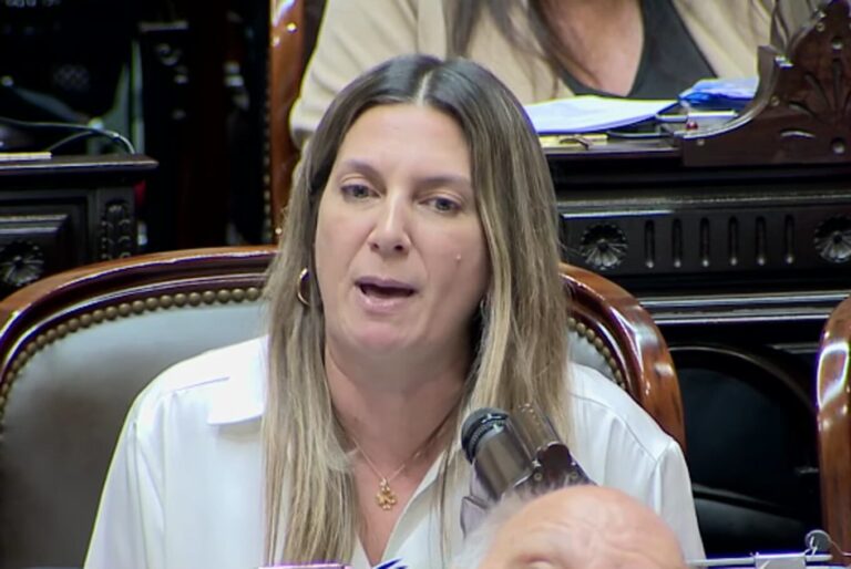 Tensa trastienda. Un vengador antisistema forzado a acordar Tensa trastienda. Un vengador antisistema forzado a acordar