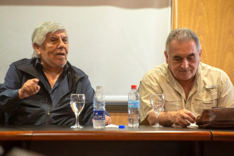 Camioneros llegó a un acuerdo por la paritaria: aumento del 5,5% en tres meses y un bono de 600 mil pesos