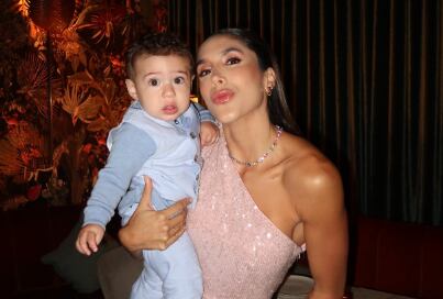 Daniela Ospina mostró a Gabriel Coronel bañando a su hijo Lorenzo: el tierno video expone la faceta de padre del presentador