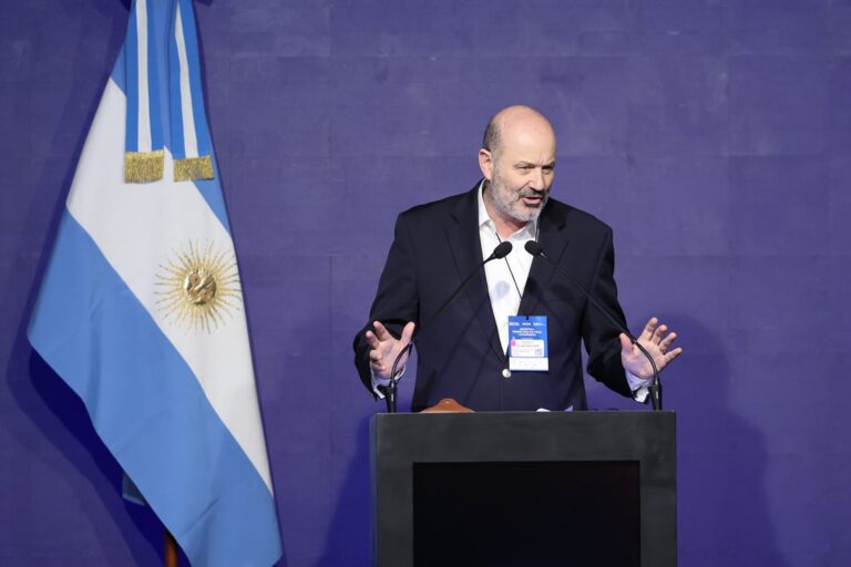 El Gobierno prorroga hasta fin de marzo 40.000 contratos de trabajadores estatales, que deberán rendir examen para poder seguir El Gobierno prorroga hasta fin de marzo 40.000 contratos de trabajadores estatales, que deberán rendir examen para poder seguir