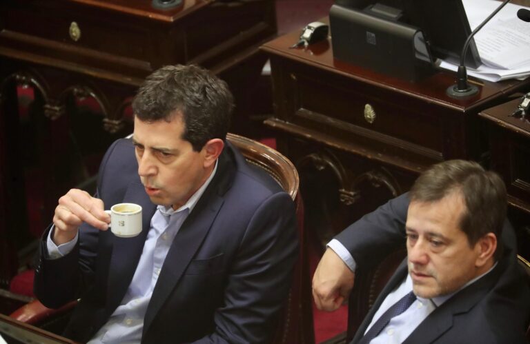 El Gobierno sondea al kirchnerismo y a los aliados para definir si llama a sesiones extraordinarias por la Corte y las PASO El Gobierno sondea al kirchnerismo y a los aliados para definir si llama a sesiones extraordinarias por la Corte y las PASO