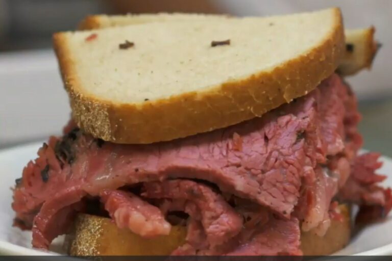 El restaurante de Nueva York, elegido entre los mejores del mundo, en el que preparan un popular sándwich El restaurante de Nueva York, elegido entre los mejores del mundo, en el que preparan un popular sándwich